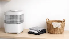 Kannettava minipesukone arjessa: kenelle se sopii ja milloin se oikeasti helpottaa