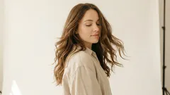 Kuinka nopeuttaa hiusten kasvua ilman ihmeitä: 12 järkevää vinkkiä